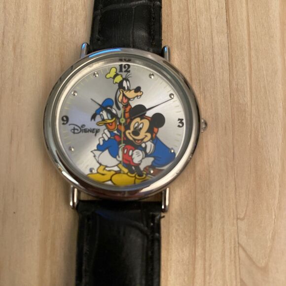 Disney Mickey and Friends Men’s Watch - Picture 1 of 9